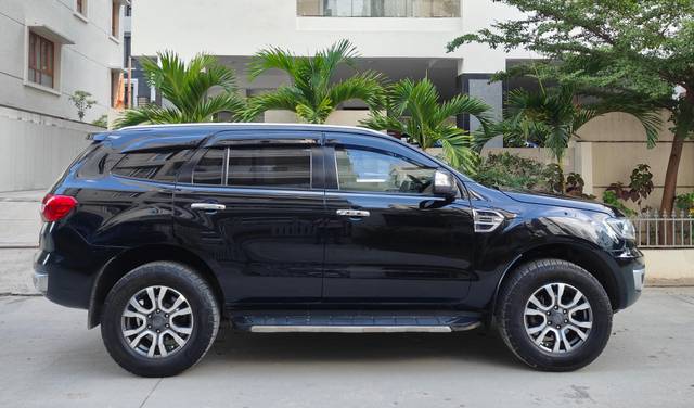 https://images10.gaadi.com/usedcar_image/4549641/original/92ac14c1946476b23ffe7da655647e91.jpg?imwidth=6401