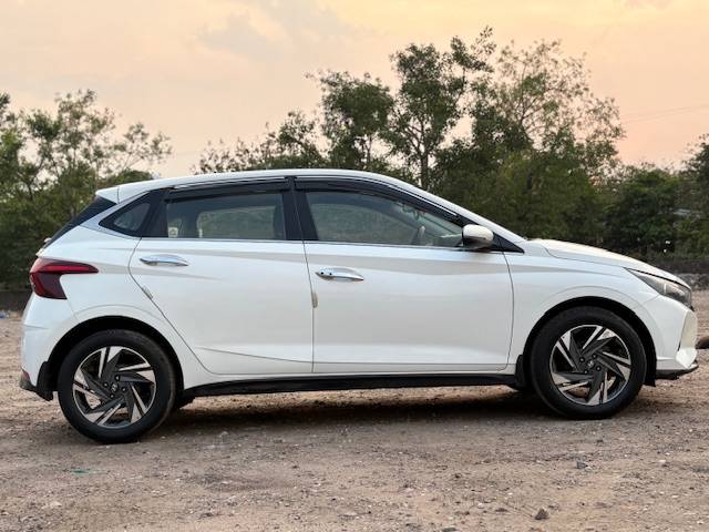 https://images10.gaadi.com/usedcar_image/4549655/original/bf7d1f8eefe11b4d1e4626e78f5a1414.jpg?imwidth=6401