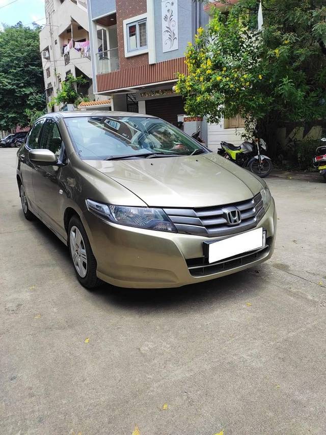 https://images10.gaadi.com/usedcar_image/4549668/original/processed_726804ce4b8704c06b9ab6108bb63c3d.jpg?imwidth=6400