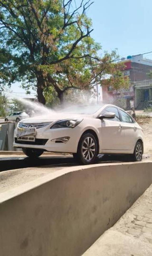 https://images10.gaadi.com/usedcar_image/4549688/original/processed_be37e39d-342a-45d8-9bb5-f07eb5207187.jpg?imwidth=6400