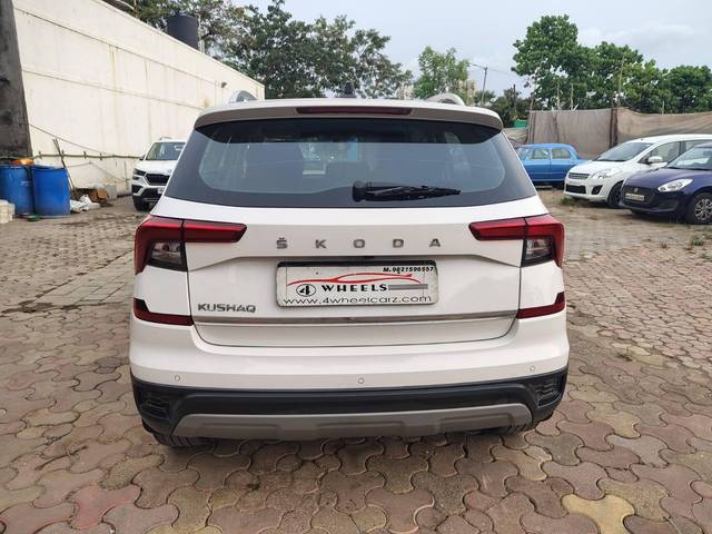 https://images10.gaadi.com/usedcar_image/4549699/original/processed_4d5fbfcb25dd6f882181bb00de92100a.jpeg?imwidth=6402