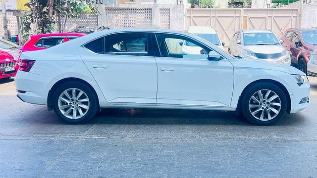 https://images10.gaadi.com/usedcar_image/4549711/original/processed_b8e94fe3633026d0fb65b3ed972d28a8.jpg?imwidth=6401