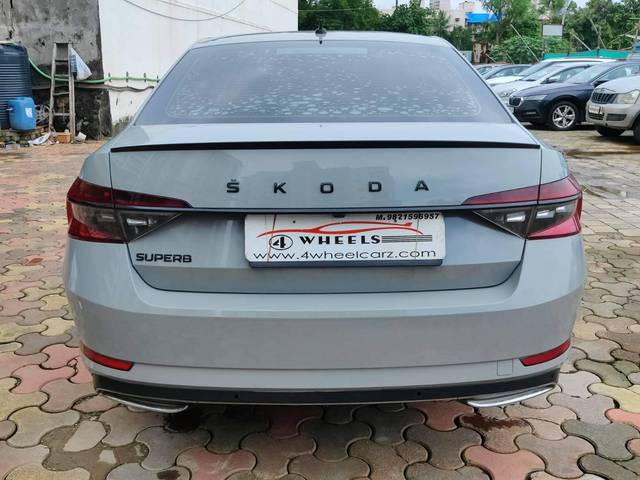 https://images10.gaadi.com/usedcar_image/4549714/original/processed_d6ec8d63a2e2f6d8f7e456d94f04ed69.jpeg?imwidth=6401