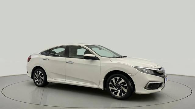 https://images10.gaadi.com/usedcar_image/4549717/original/c3342c02d6428c9c74141c619b8550af.jpg?imwidth=6400