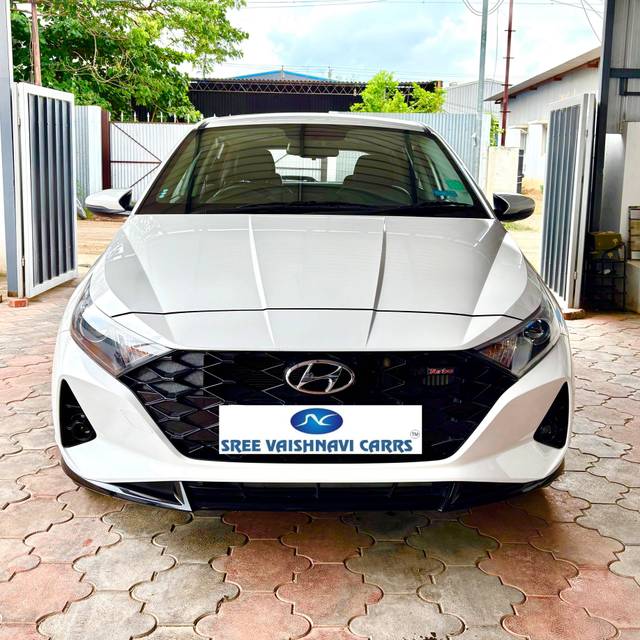 https://images10.gaadi.com/usedcar_image/4549763/original/processed_c21263b7e667c92565323ec0be0ed7dd.jpeg?imwidth=6402