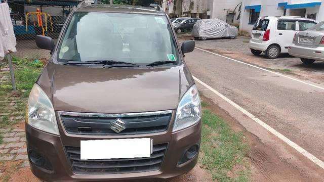 https://images10.gaadi.com/usedcar_image/4549771/original/processed_e42c6c2f-a233-4f43-a0ca-002b458d2567.jpg?imwidth=6402