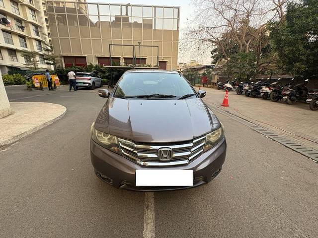 https://images10.gaadi.com/usedcar_image/4549772/original/processed_d8cfe5e98c549ee8d309ed61f7c4502f.jpg?imwidth=6400