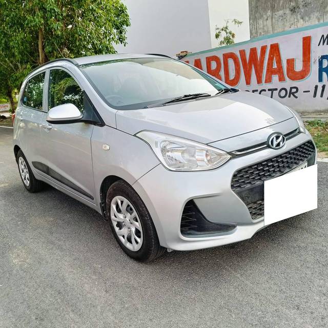https://images10.gaadi.com/usedcar_image/4549780/original/processed_92932f71aac84f7f5233ce4113227e7e.jpg?imwidth=6400