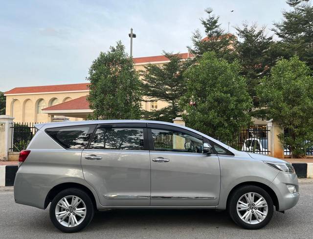 https://images10.gaadi.com/usedcar_image/4549790/original/processed_043d5a1694d8c28816bd2af53bf8431a.jpg?imwidth=6401