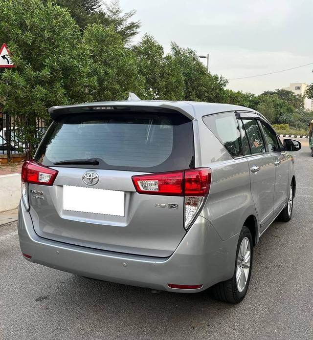 https://images10.gaadi.com/usedcar_image/4549790/original/processed_8e56cb3c0e0a3b5a12f25d34a506cc6d.jpg?imwidth=6402