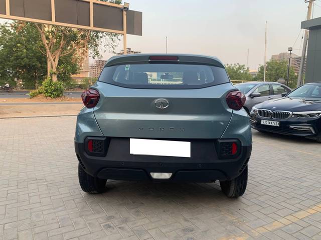 https://images10.gaadi.com/usedcar_image/4549798/original/processed_4230a5f6-7064-41d2-b380-20c7c6f49902.jpg?imwidth=6402