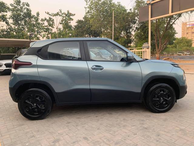 https://images10.gaadi.com/usedcar_image/4549798/original/processed_ad52cf66-99c3-4a13-acc9-bc32e72c5567.jpg?imwidth=6401