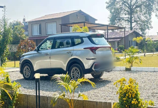 https://images10.gaadi.com/usedcar_image/4549809/original/2940d553-5650-4a1f-82fe-3d97df044f3f.?imwidth=6400