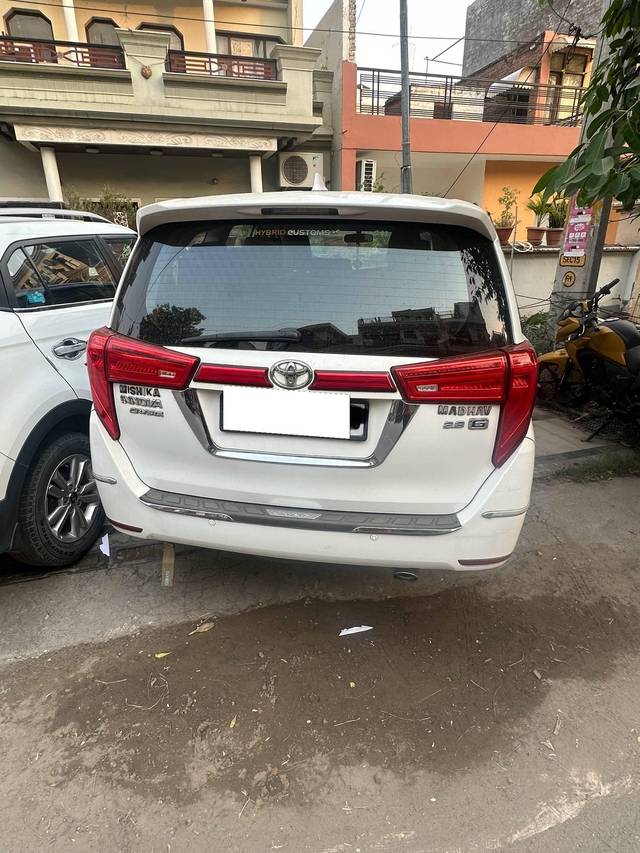 https://images10.gaadi.com/usedcar_image/4549810/original/processed_5cfbafac-f8de-4faf-8d41-a80dc3286be7.jpeg?imwidth=6400