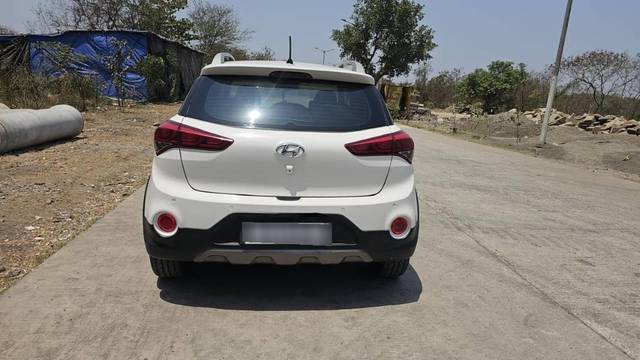 https://images10.gaadi.com/usedcar_image/4549815/original/processed_7450400f-f1bc-4b6c-86b9-8ffc3ccdf678.jpg?imwidth=6402