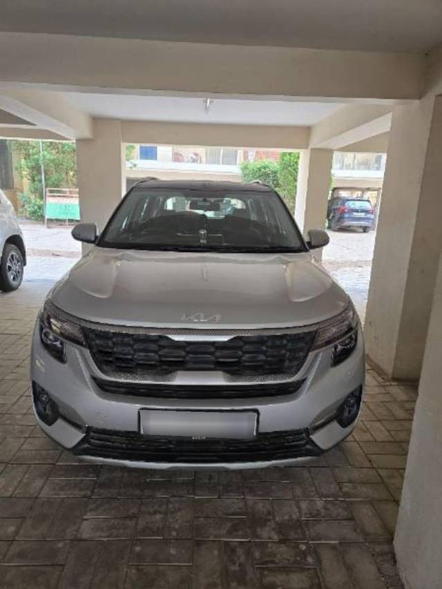 https://images10.gaadi.com/usedcar_image/4549878/original/processed_139f4eb8-b946-4172-913a-8c769ee68b21.jpg?imwidth=6400