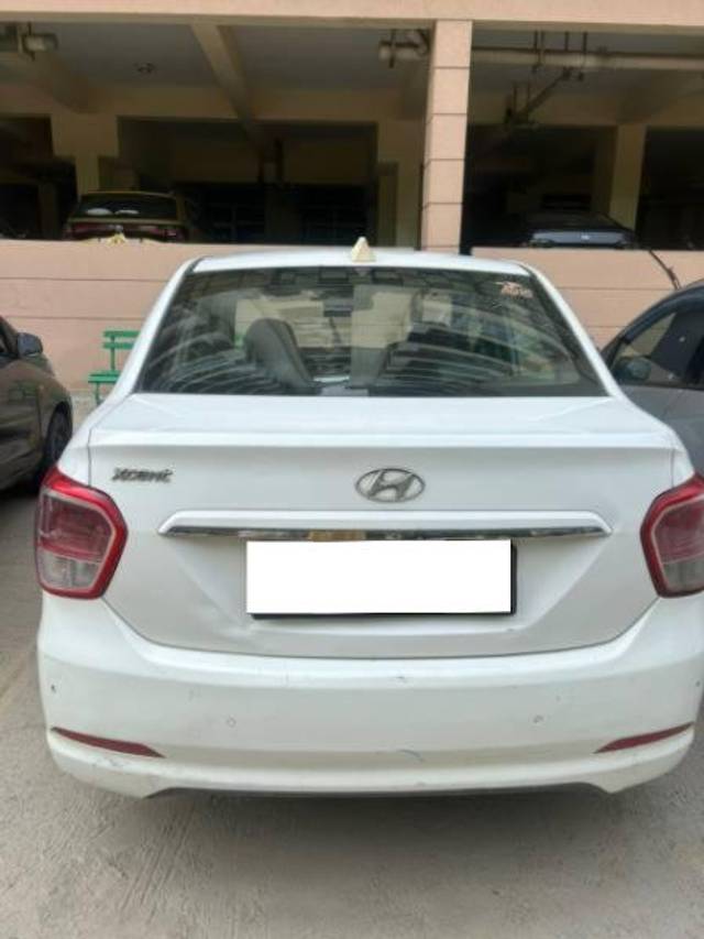 https://images10.gaadi.com/usedcar_image/4549881/original/processed_b136b236-a17a-40a6-b2ec-05832a654396.jpg?imwidth=6401
