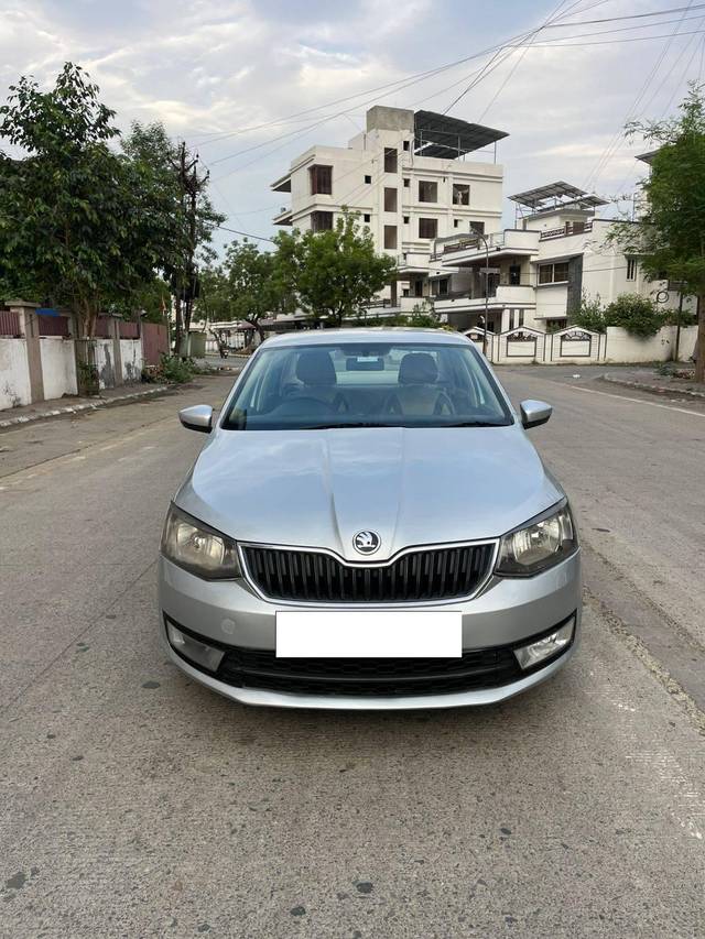https://images10.gaadi.com/usedcar_image/4549886/original/processed_a2fb96e1cdf5ddca94b92b23c2aa968e.jpg?imwidth=6402