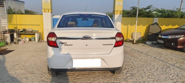 https://images10.gaadi.com/usedcar_image/4549888/original/processed_7e6a86a1213db6183e179aa5eb93a1bc.jpg?imwidth=6402