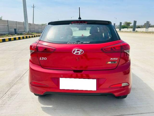 https://images10.gaadi.com/usedcar_image/4549893/original/processed_45fda3fb-3cba-42af-b1bf-f025be25dbe0.jpg?imwidth=6402