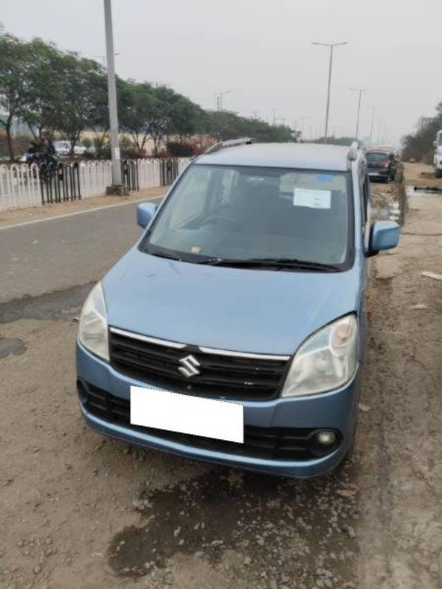 https://images10.gaadi.com/usedcar_image/4549901/original/processed_e421b518-60d0-438f-9bb7-59a678c57a2f.jpg?imwidth=6400