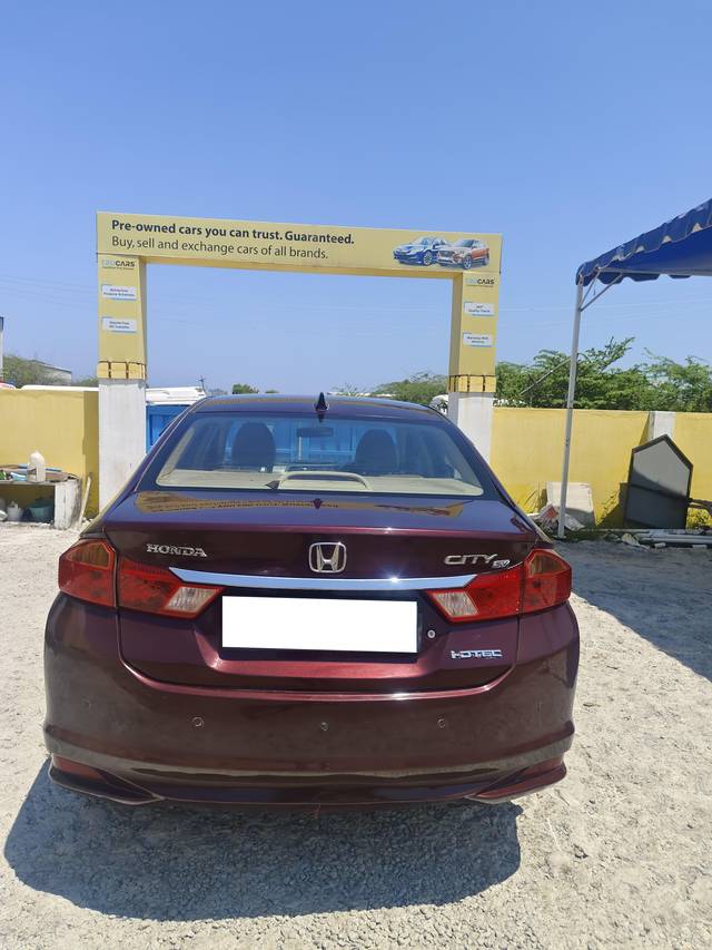 https://images10.gaadi.com/usedcar_image/4549910/original/processed_39a8a352e571e5c712020f6dcc0a0e8b.jpg?imwidth=6401