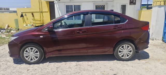 https://images10.gaadi.com/usedcar_image/4549910/original/processed_468f1305d7642127240ba97b986ab93a.jpg?imwidth=6402