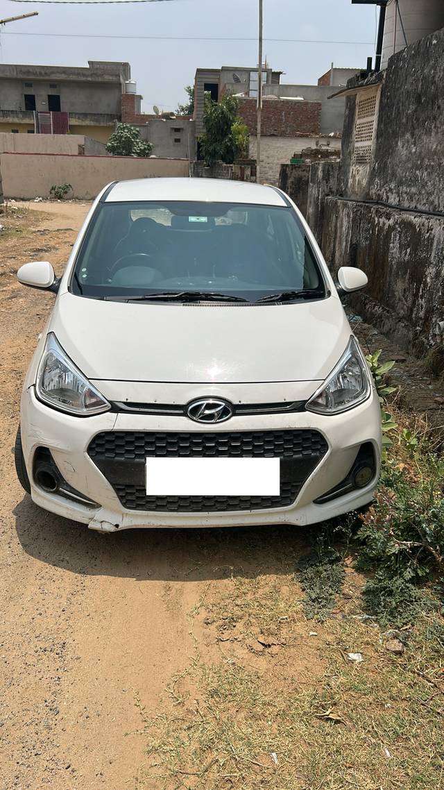 https://images10.gaadi.com/usedcar_image/4549951/original/processed_5b319a78-6033-4ae6-b8c5-52aa65c7e2eb.jpg?imwidth=6401