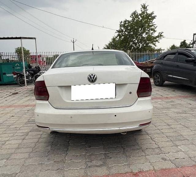 https://images10.gaadi.com/usedcar_image/4549956/original/processed_d0b7d4d3-e3e9-4a87-8c37-e0572b9ebbe7.jpeg?imwidth=6402