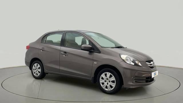 https://images10.gaadi.com/usedcar_image/4549968/original/32c1a4c7a356d9c977da0882b375f4b0.jpg?imwidth=6400