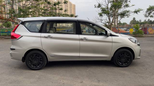 https://images10.gaadi.com/usedcar_image/4549973/original/e9fe67d2e592244d1b8b96412d24298c.jpg?imwidth=6401