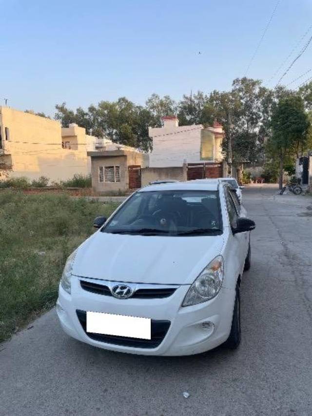 https://images10.gaadi.com/usedcar_image/4549999/original/processed_2ca80078-e377-4141-833e-da8665f7fce8.jpeg?imwidth=6402