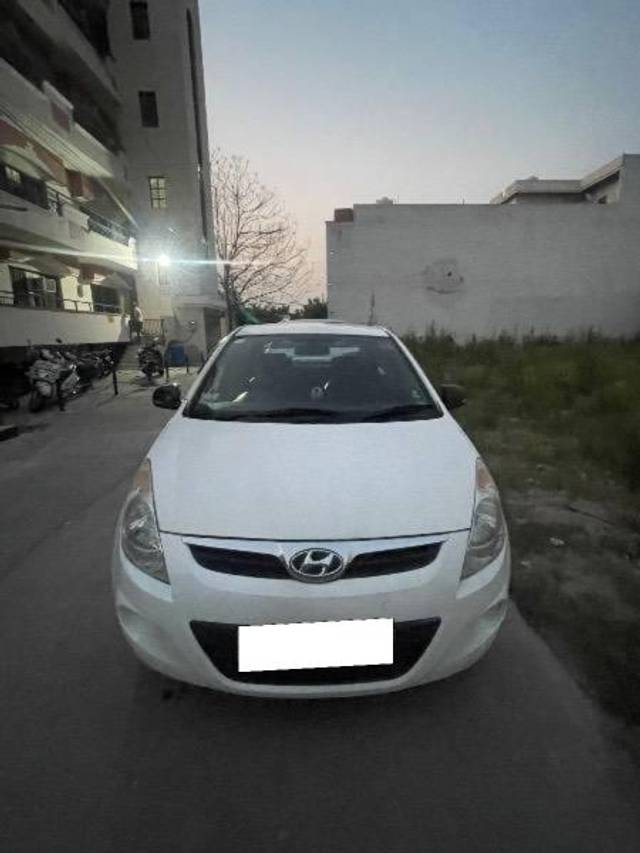 https://images10.gaadi.com/usedcar_image/4549999/original/processed_947a4865-fedb-4e88-9d52-b4229abf1997.jpeg?imwidth=6401