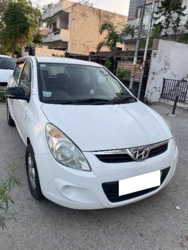 https://images10.gaadi.com/usedcar_image/4549999/original/processed_ce130e50-cc97-4c17-b5e9-f2cdcfa6e18d.jpeg?imwidth=6400