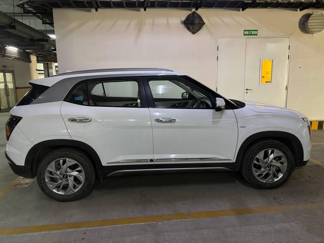 https://images10.gaadi.com/usedcar_image/4550066/original/processed_2ac80f6c-2044-4277-b44f-d5efe4dd679c.jpeg?imwidth=6401