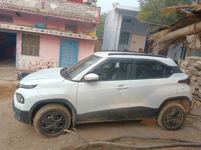 https://images10.gaadi.com/usedcar_image/4550070/original/processed_75d22475-7200-4f48-8b14-f923c75395d4.jpg?imwidth=6402