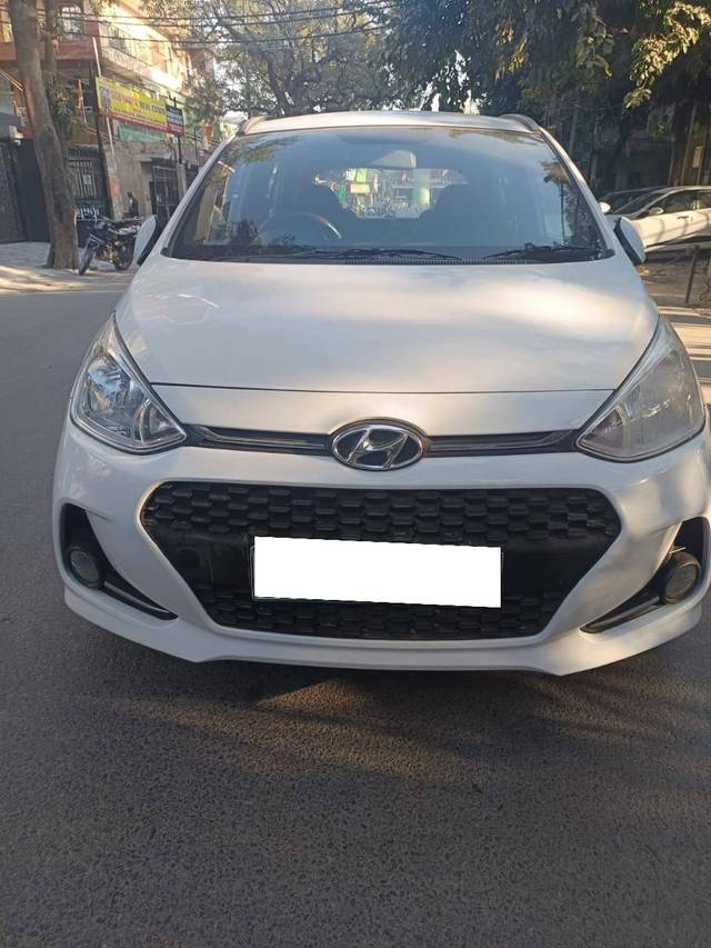 https://images10.gaadi.com/usedcar_image/4550079/original/processed_1ba0f076413e02196ba71e0b7f346094.jpg?imwidth=6400