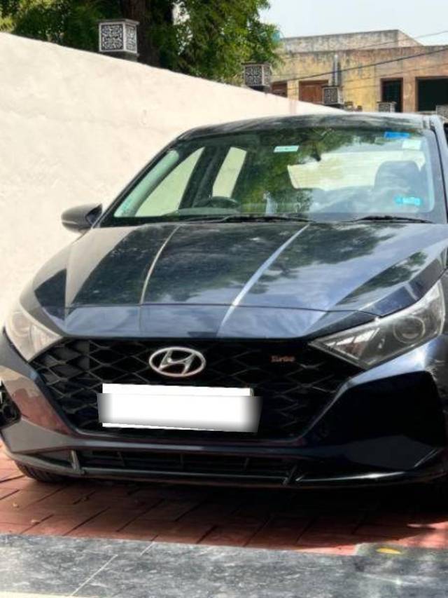 https://images10.gaadi.com/usedcar_image/4550093/original/processed_processed_211d3b21-f52a-49e6-968d-6d76f59fe623.jpg?imwidth=6400