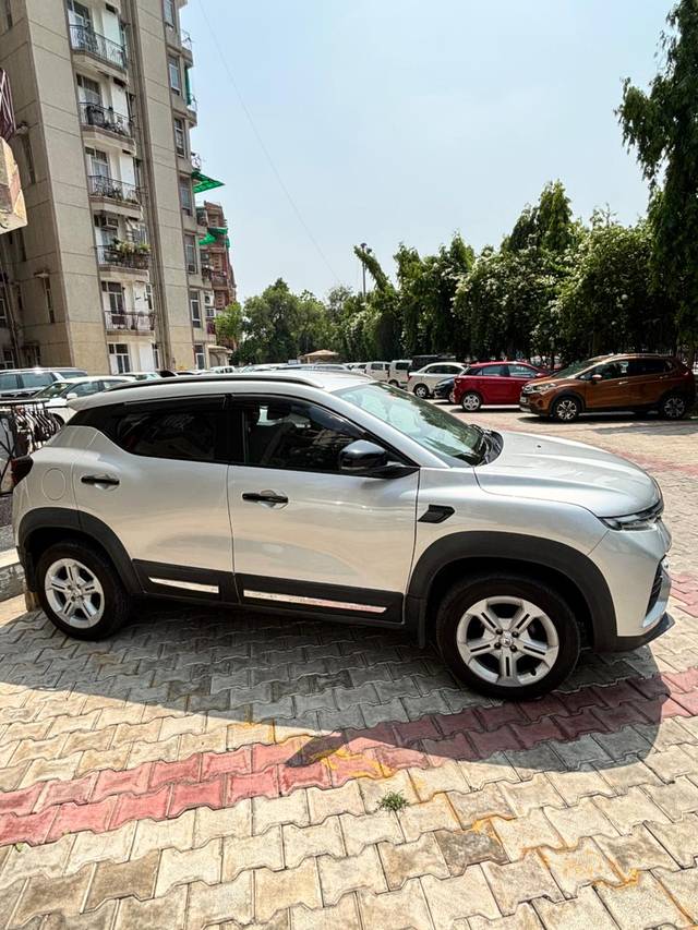 https://images10.gaadi.com/usedcar_image/4550113/original/b8c5004f-5443-4457-8101-f023c2472789.jpg?imwidth=6400