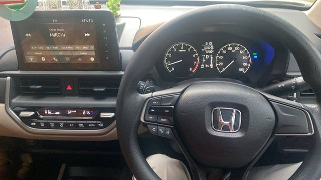 https://images10.gaadi.com/usedcar_image/4550244/original/f916bdc3d74e7b5bc2d967c7940f3ef8.jpg?imwidth=6401