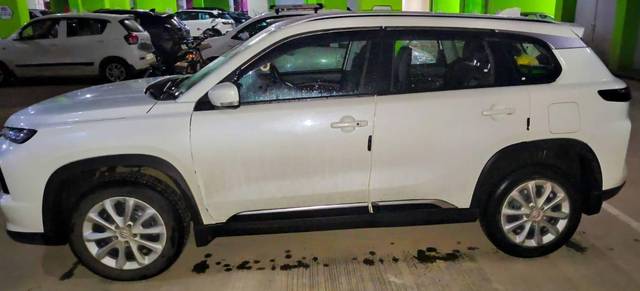 https://images10.gaadi.com/usedcar_image/4550263/original/processed_e35b40f4-60e1-4787-aa2b-40ea520b29fb.jpg?imwidth=6400