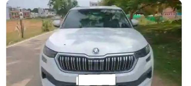 https://images10.gaadi.com/usedcar_image/4550264/original/processed_9587d993-ed84-490a-861e-e168aa99719f.jpeg?imwidth=6400
