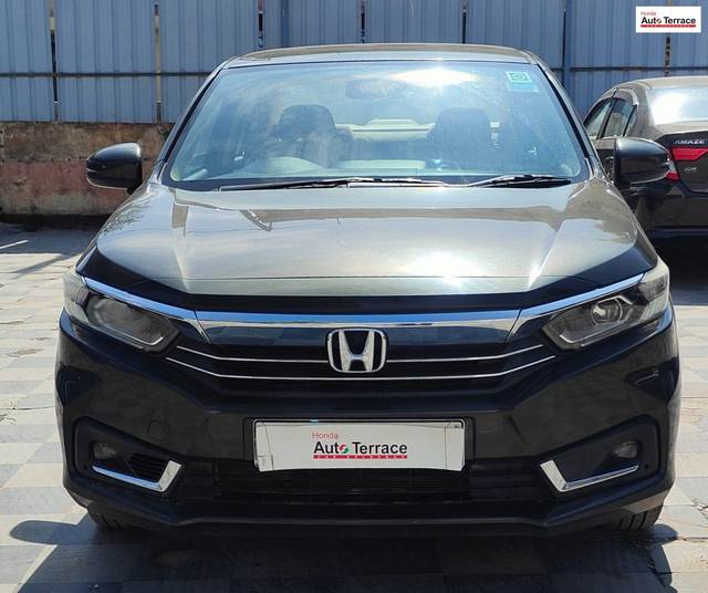 https://images10.gaadi.com/usedcar_image/4550370/original/79b2636d89af61ee2393bd0e6fceee84.jpg?imwidth=6400
