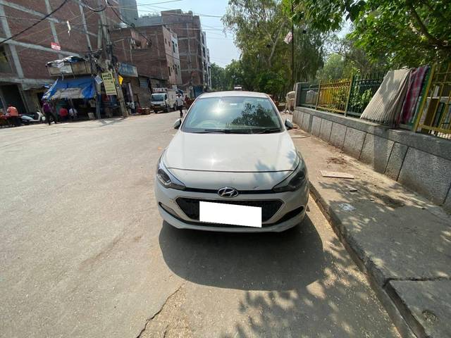 https://images10.gaadi.com/usedcar_image/4550382/original/processed_a380fed6-3f6e-4de8-9388-5c7db60d8e79.jpg?imwidth=6402