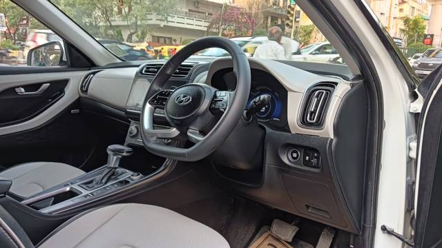 https://images10.gaadi.com/usedcar_image/4550401/original/13918743d619ba93e1e9d883802c798d.jpg?imwidth=6401
