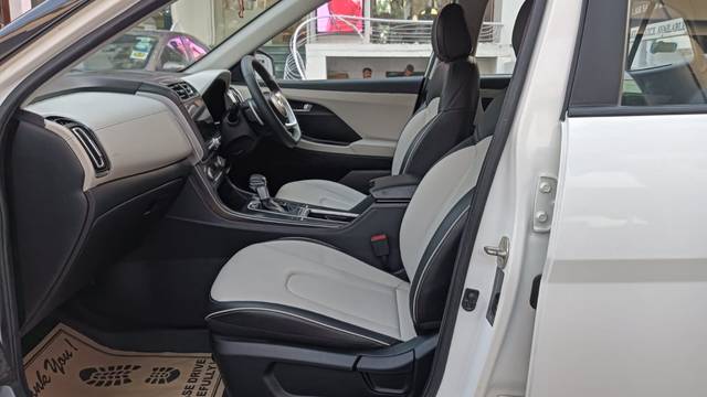 https://images10.gaadi.com/usedcar_image/4550401/original/348f5b9dc0c00e6a4f10114eac33c4ce.jpg?imwidth=6402