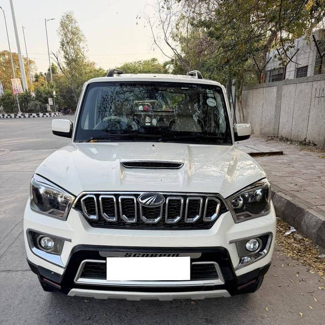 https://images10.gaadi.com/usedcar_image/4550405/original/processed_609d9d99d3a708a3420886caf0e1393c.jpg?imwidth=6400