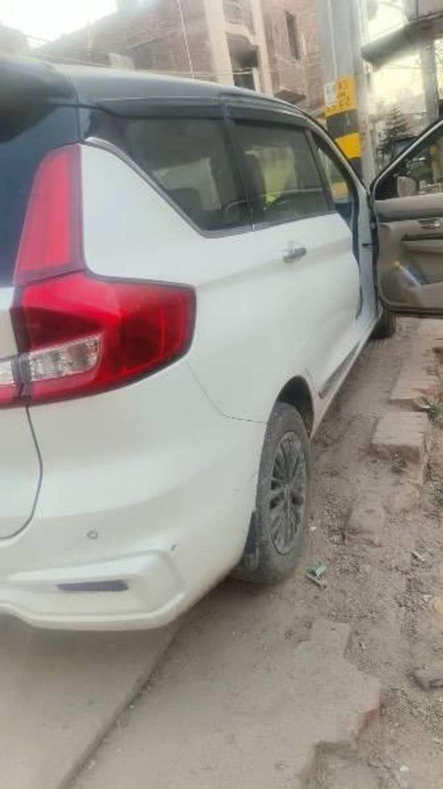 https://images10.gaadi.com/usedcar_image/4550478/original/processed_a78bf420-008b-4df3-b3b6-922f8e56ae8a.jpeg?imwidth=6402