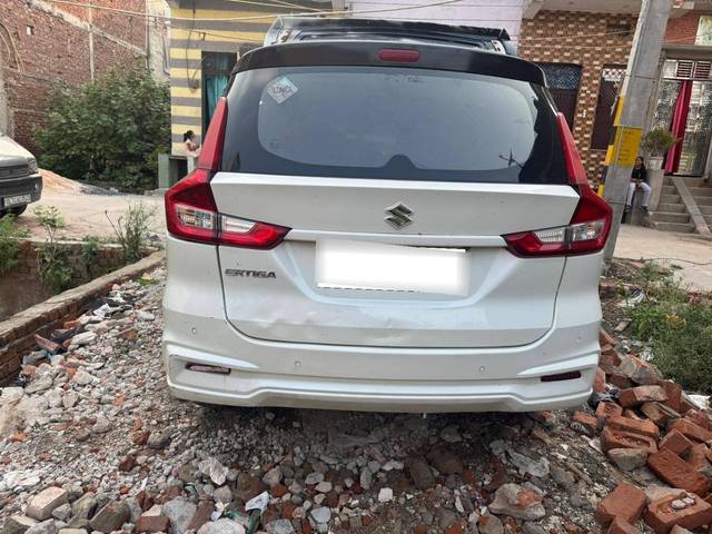 https://images10.gaadi.com/usedcar_image/4550478/original/processed_processed_18e42edf87f4b781d22b9d3d8e53bd03.jpg?imwidth=6401