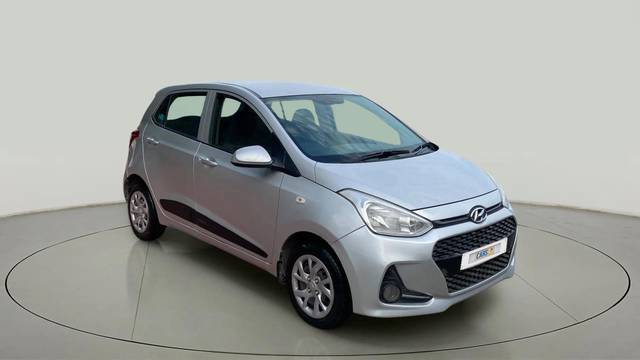 https://images10.gaadi.com/usedcar_image/4550495/original/78ef93f3039e96d99bf52e6f40ccec94.jpg?imwidth=6400